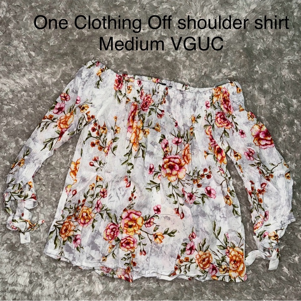 One Clothing Floral Off-Shoulder feminine Top women’s medium